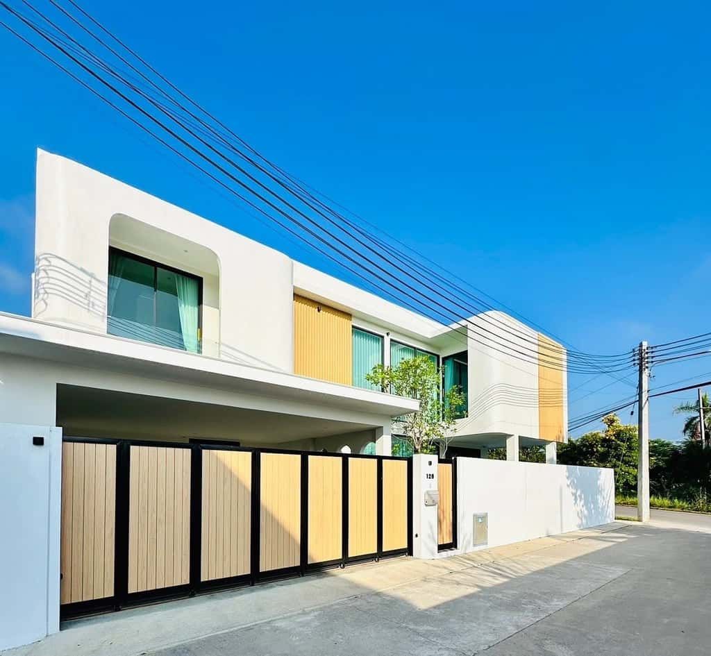 4 Bedroom House For Rent In San Phak Wan, Chiang Mai