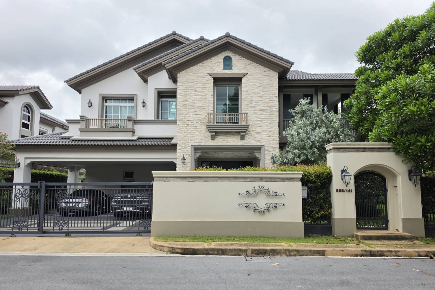 4 Bedrooms House for sale In Nantawan Ramintra Paholyothin 50 Tha Raeng Bangkok