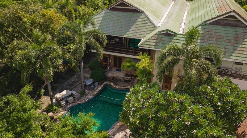 6 Bedrooms House for sale In Surasak Pattaya