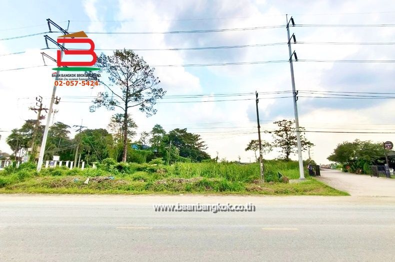 Land for sale In Sam Wa Tawan Tok Bangkok
