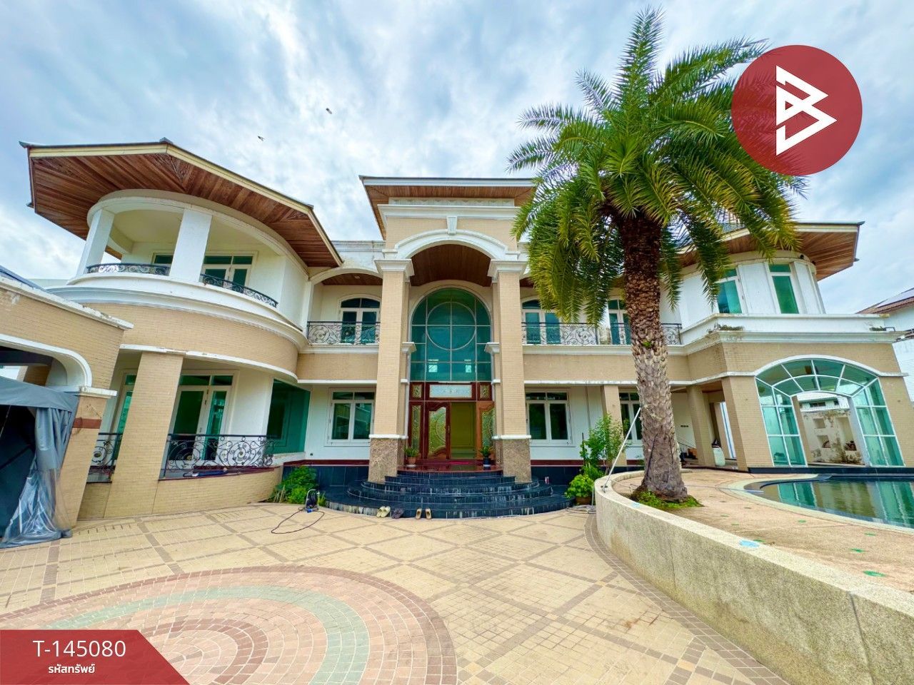 5 Bedrooms House for sale In Wong Sawang Bangkok