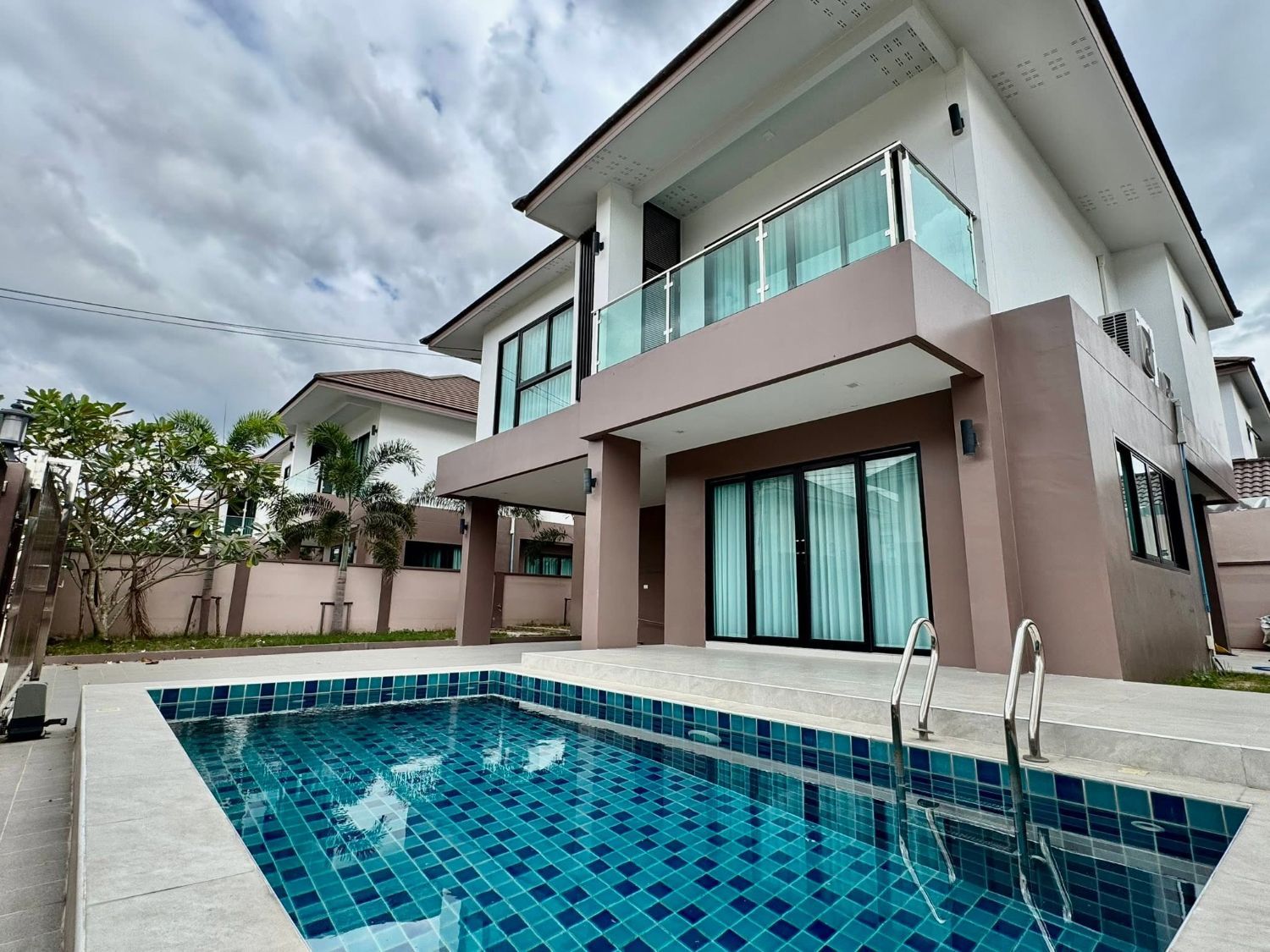 4 Bedroom Villa For Rent At The Lake Huay Yai