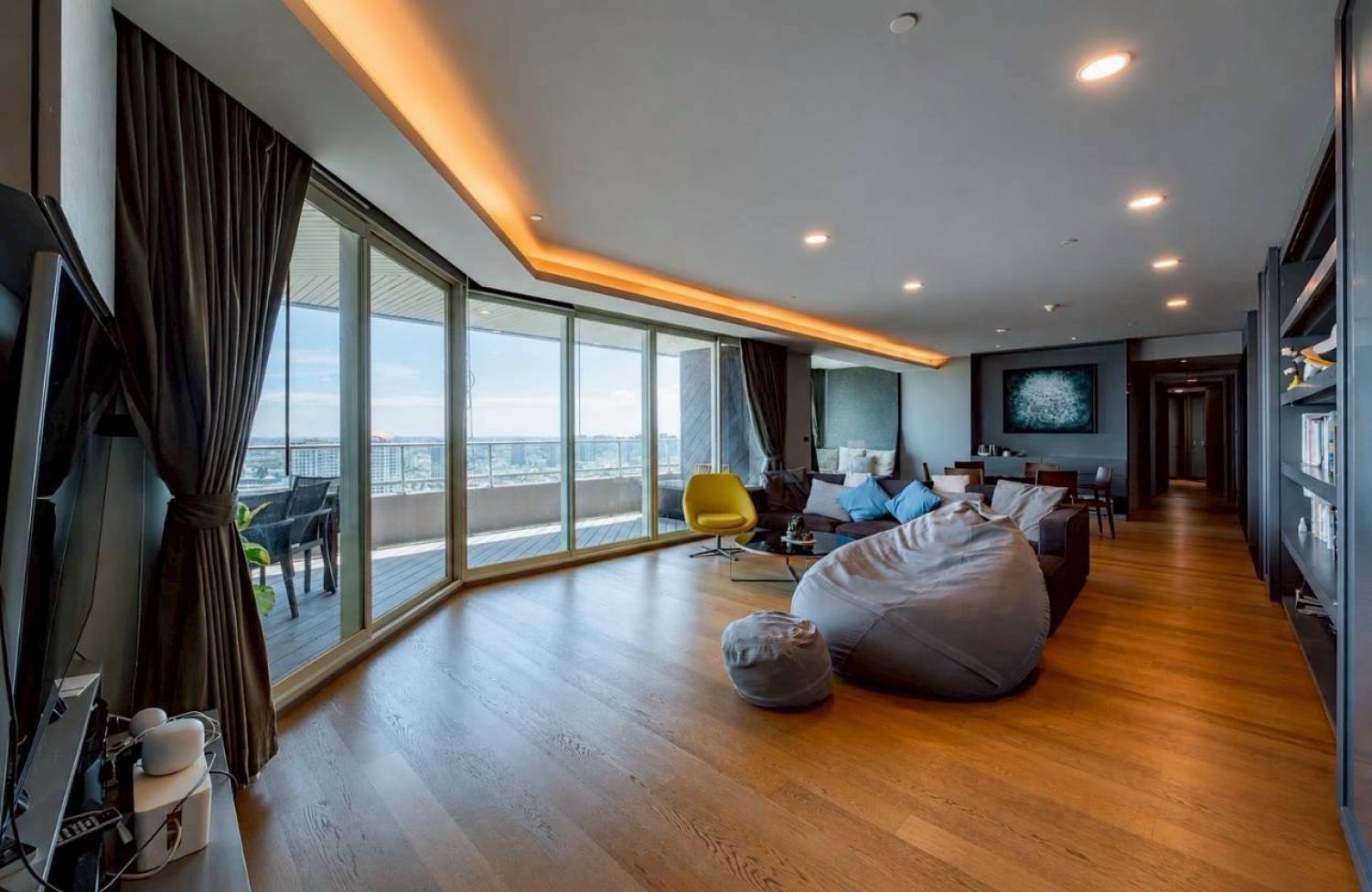 4 Bedrooms Condo for sale In Bang Lamphu Lang Bangkok