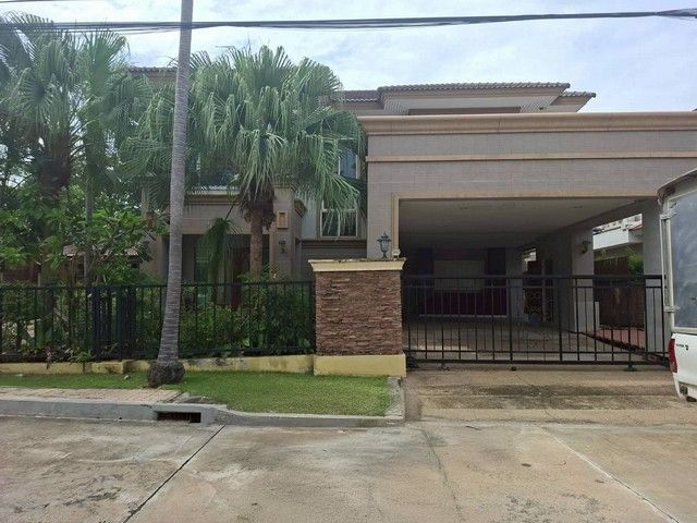 5 Bedrooms House for sale In Lak Song Bangkok