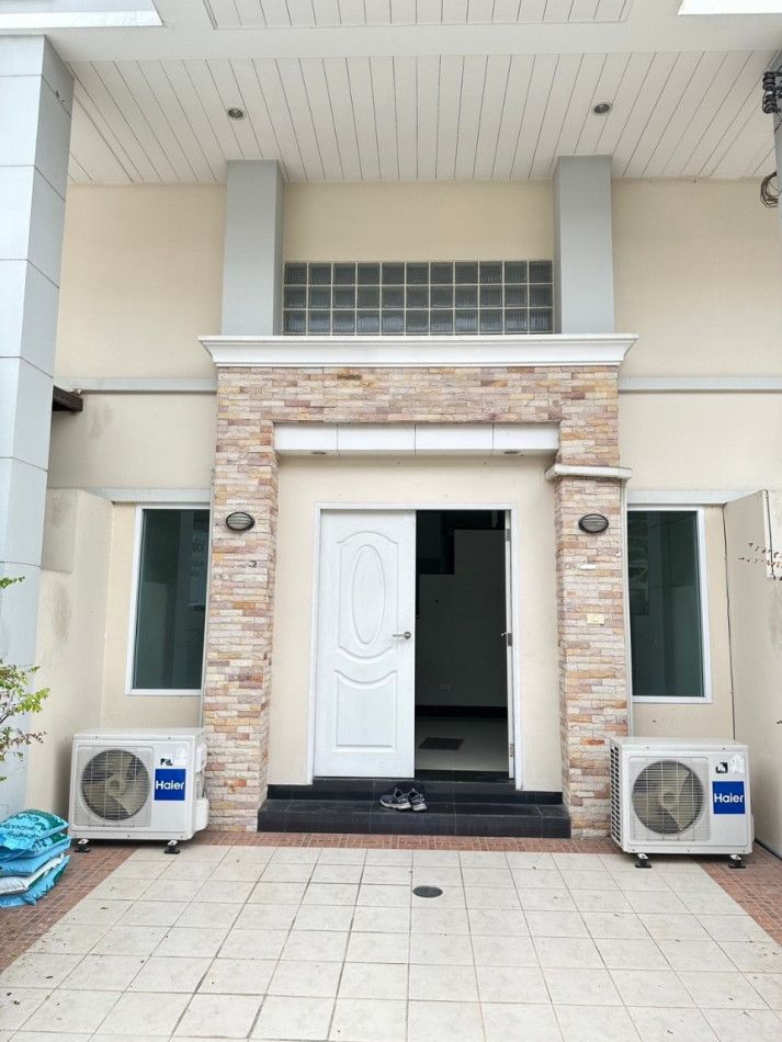 3 Bedroom Townhouse For Rent In Phimonrat, Nonthaburi