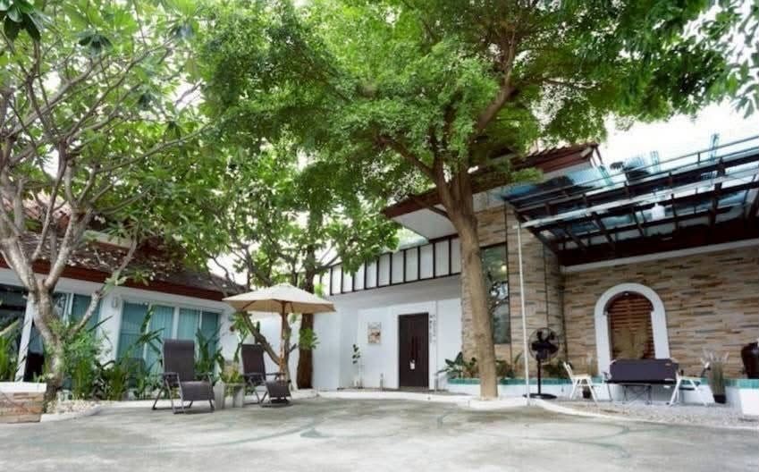 6 Bedroom House For Rent In Phra Sing, Chiang Mai