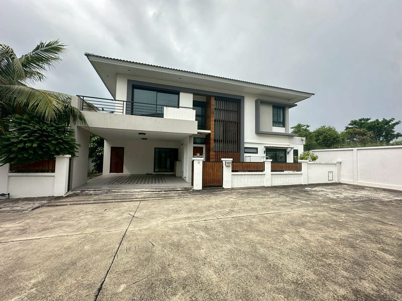 3 Bedroom House For Rent At The Complete Sriracha