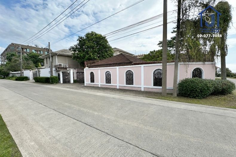3 Bedrooms House for sale In Chantharakasem Bangkok