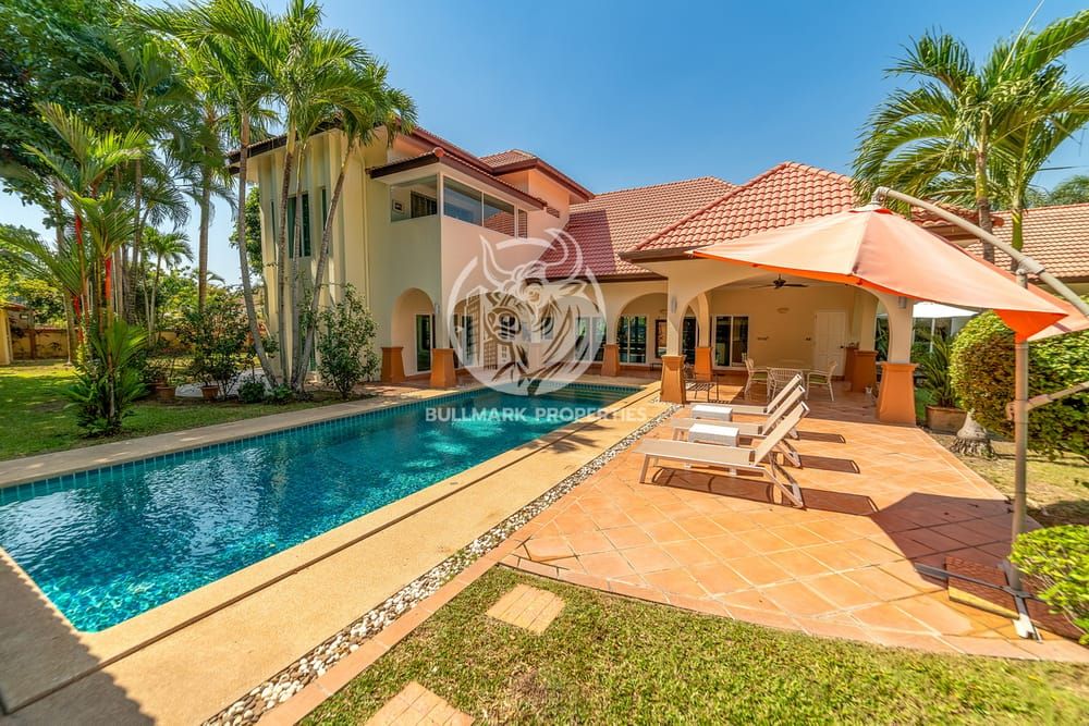 5 Bedrooms House for sale In Coco Palm Beach Resort Huai Yai Pattaya