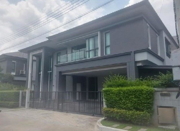 4 Bedrooms House for sale In Sam Wa Tawan Tok Bangkok