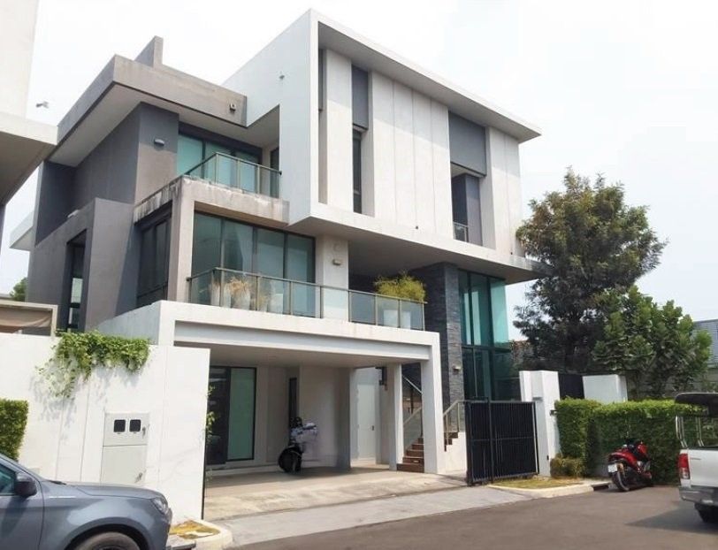 5 Bedrooms House for sale In Baan Klang Muang Classe Ekkamai Ramintra Lat Phrao Bangkok