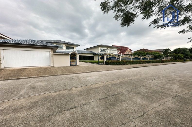 7 Bedrooms House for sale In Bang Phut Nonthaburi