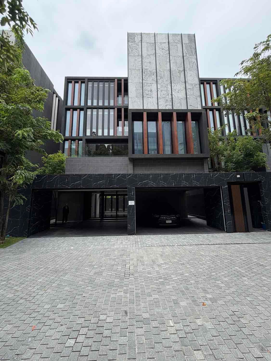 4 Bedrooms House for sale In Bibury Srinakarin Nong Bon Bangkok