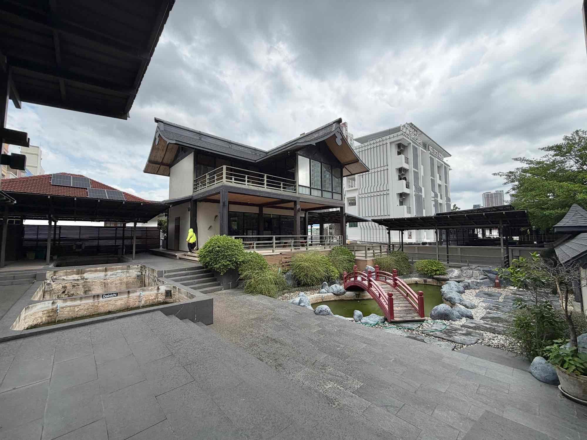 Office for sale In Sam Sen Nai Bangkok