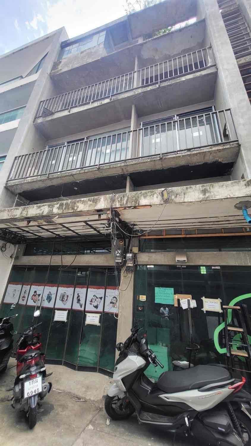 4 Bedrooms Shophouse for rent In Khlong Toei Bangkok