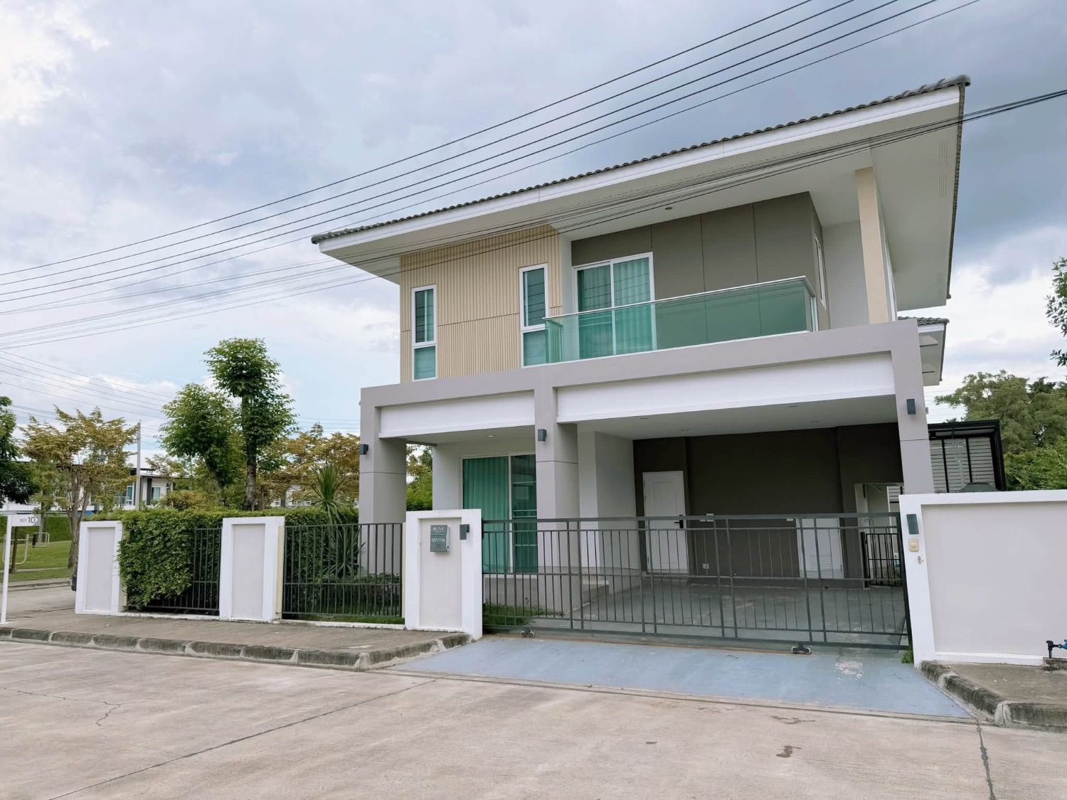 3 Bedroom House For Rent At Belive Wongwaen - Sankampang