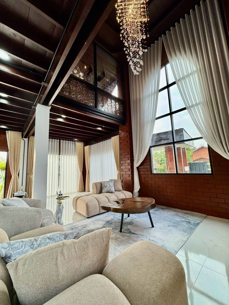 5 Bedroom Villa For Rent In Yang Noeng, Chiang Mai