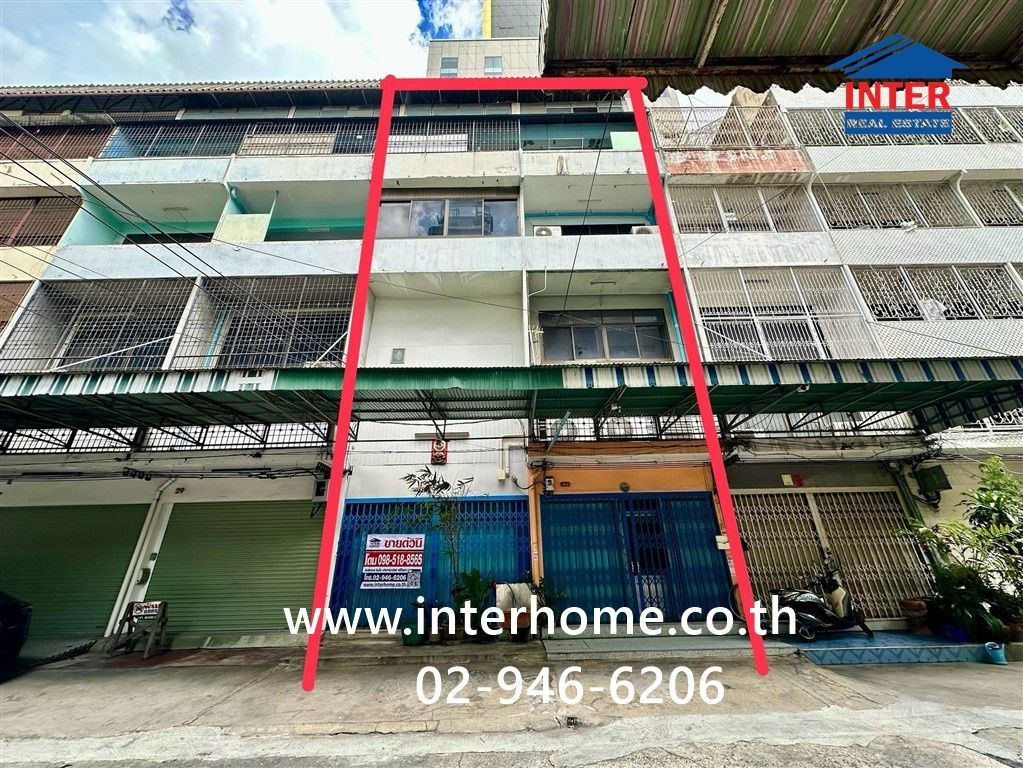 4 Bedrooms Shophouse for sale In Khlong Ton Sai Bangkok