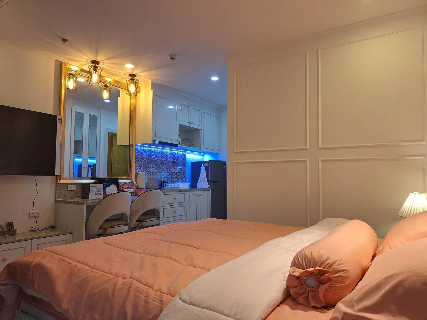 Studio Condo For Rent At The Empire Tower