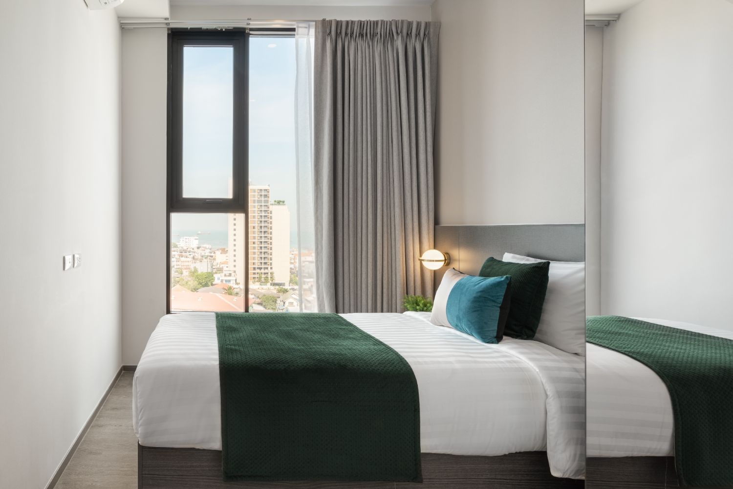 2 Bedroom Condo For Rent At The Hampton Sriracha