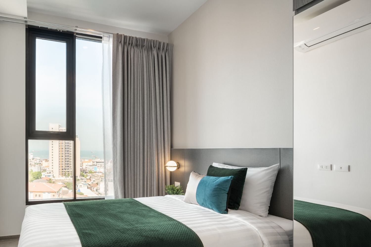 2 Bedroom Condo For Rent At The Hampton Sriracha