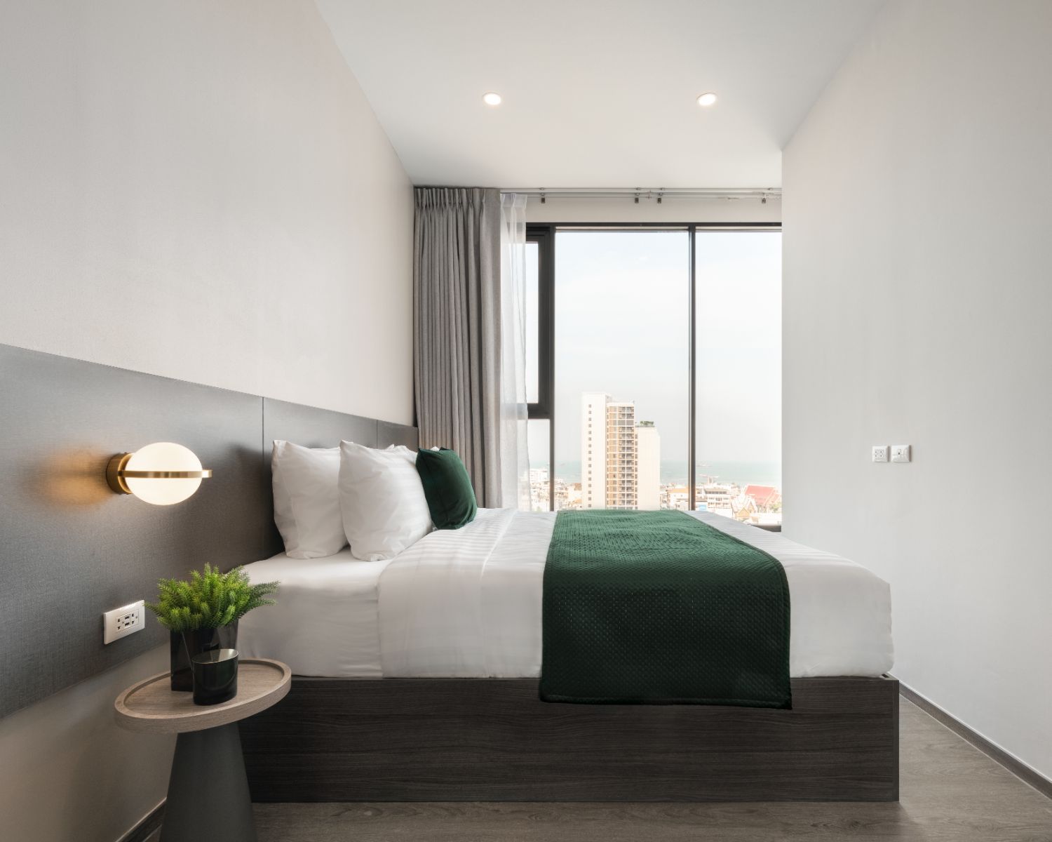 2 Bedroom Condo For Rent At The Hampton Sriracha