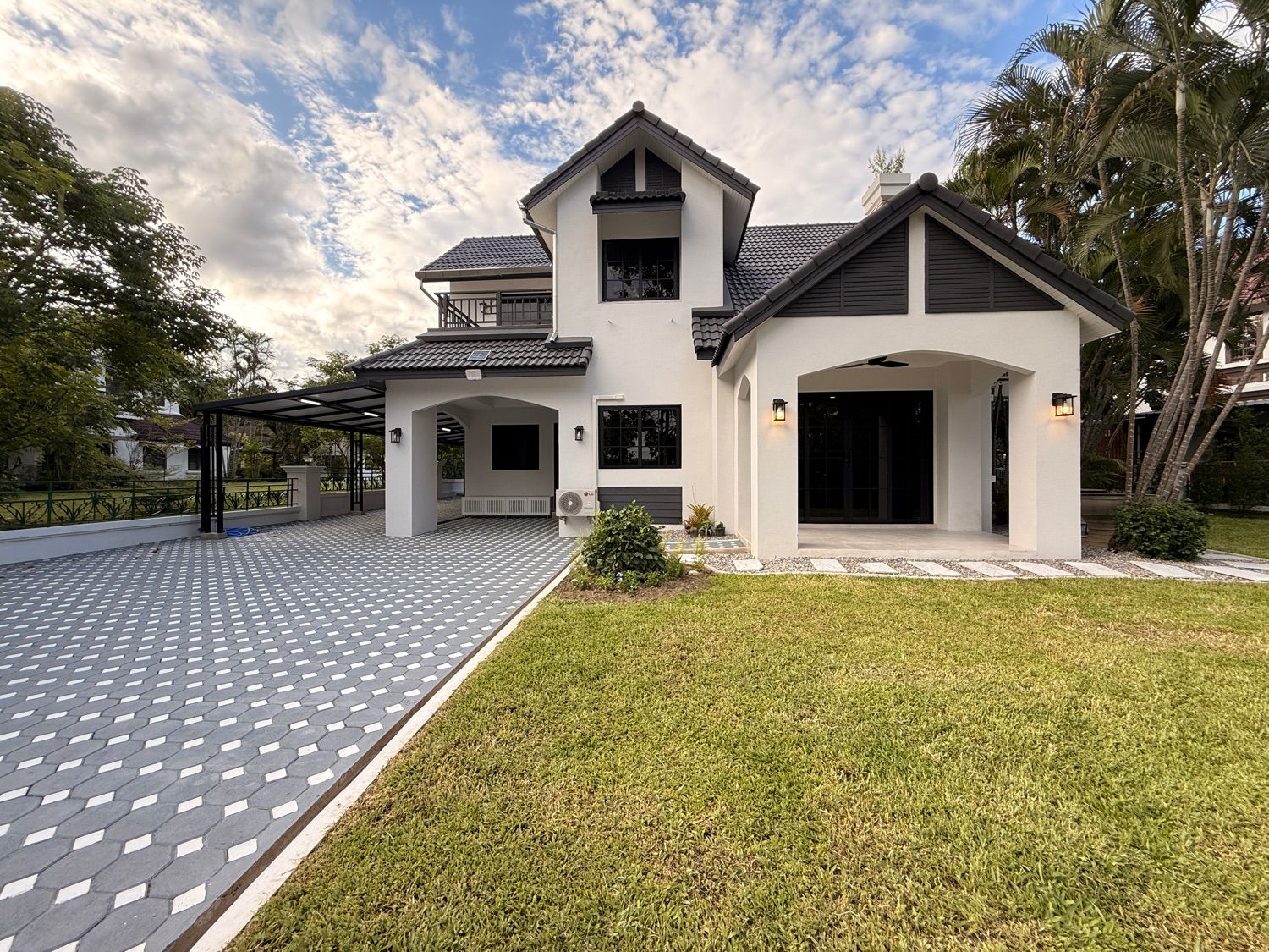 4 Bedroom House For Rent In Nong Chom, Chiang Mai