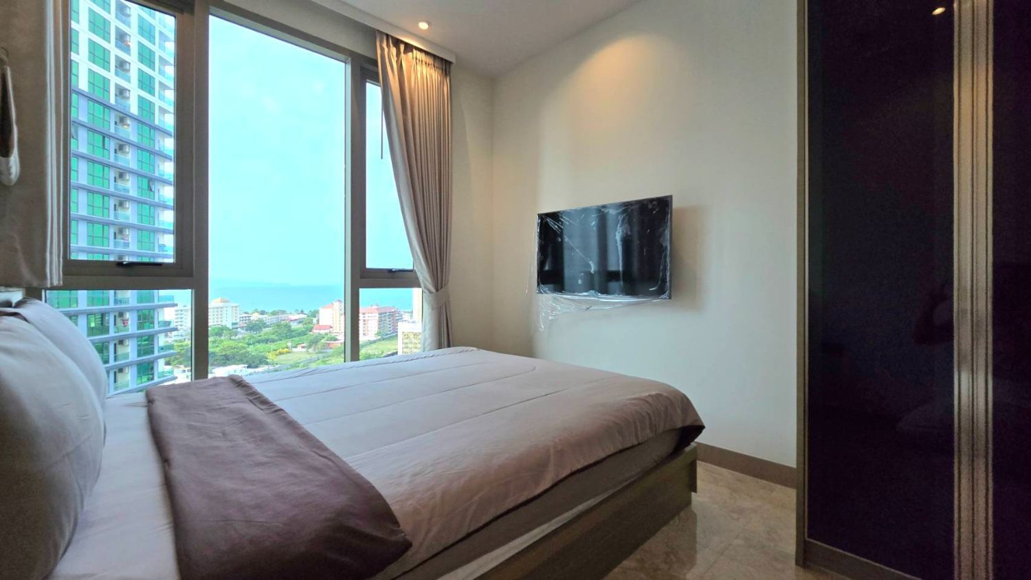 1 Bedroom Condo For Rent At The Riviera Ocean Drive