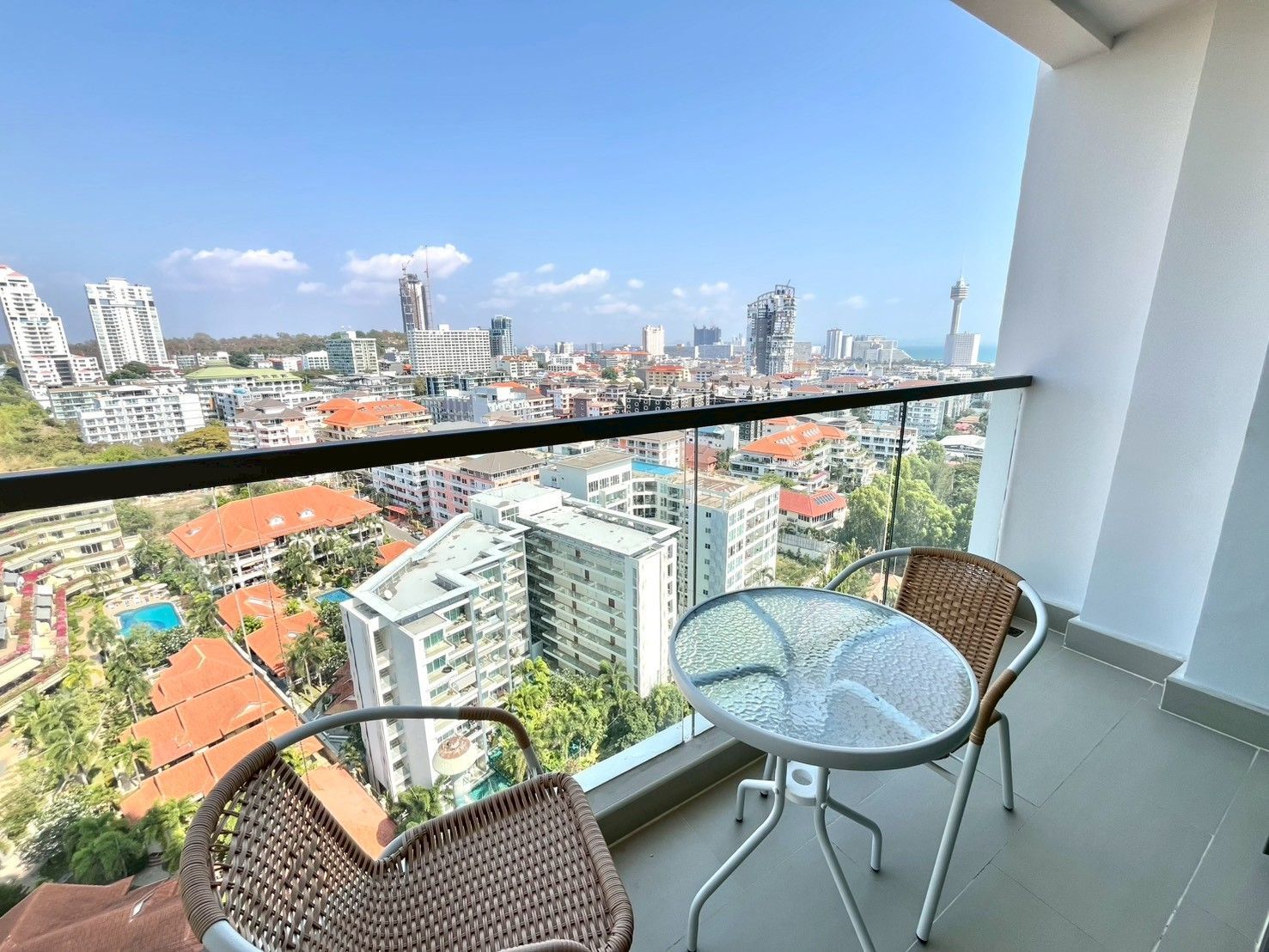Condo For Rent At The Peak Towers