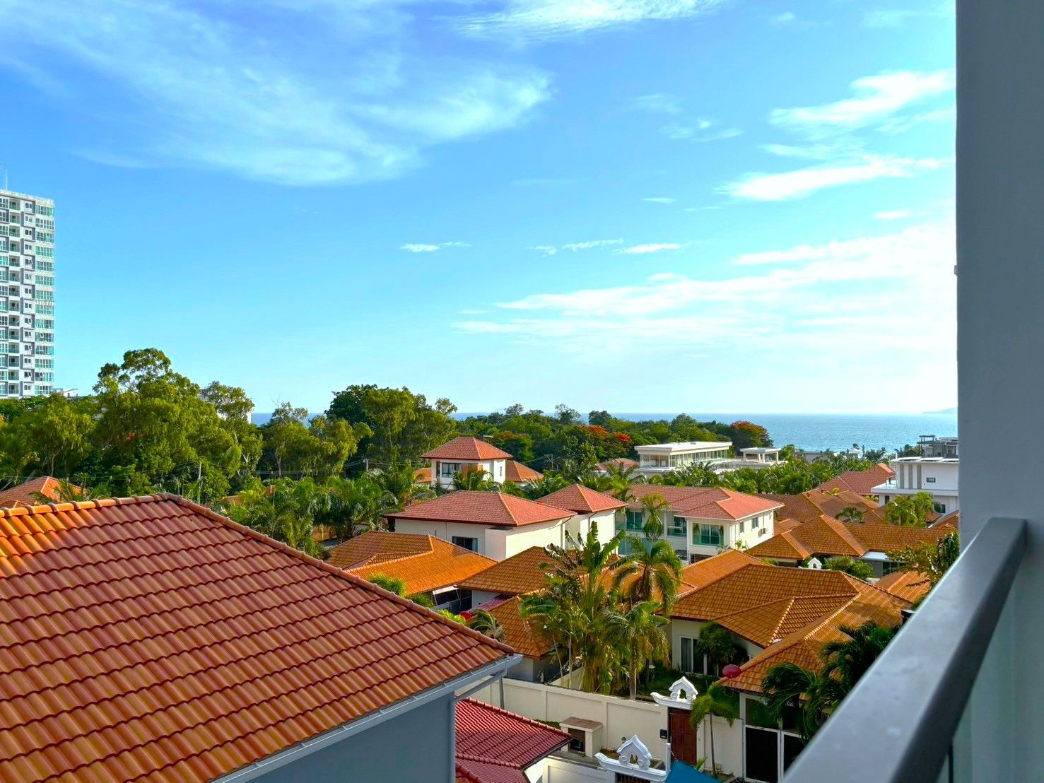 1 Bedroom Condo For Rent At The Peak Towers