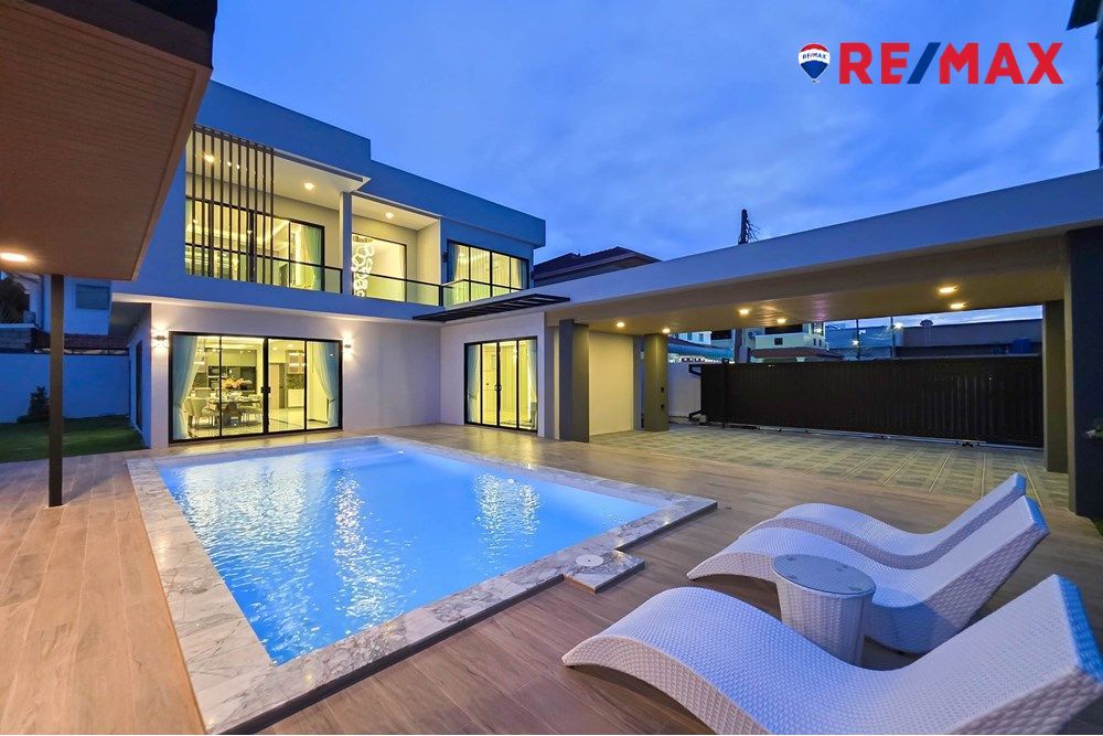 5 Bedrooms House for sale In Eakmongkol Village 1 Nong Prue Pattaya