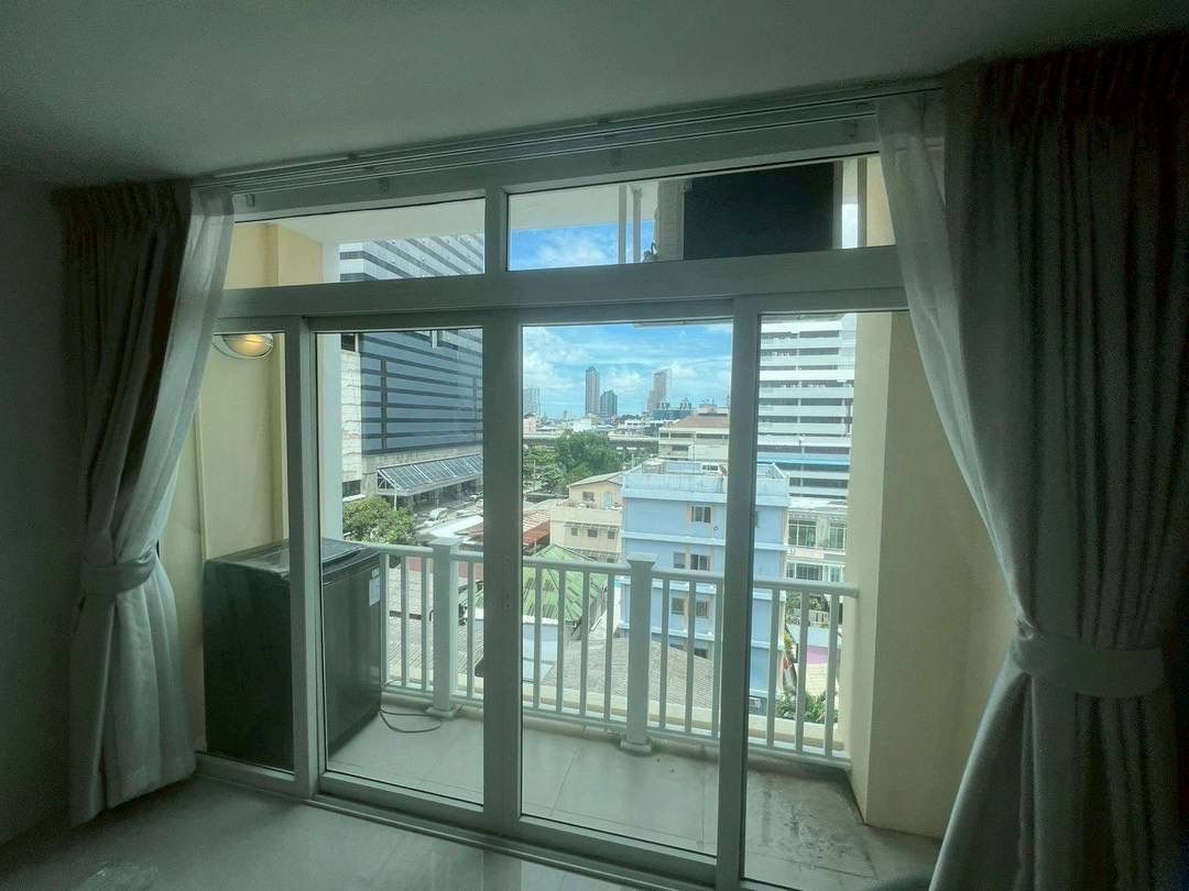 1 Bedroom Condo For Rent In Si Lom, Bangkok