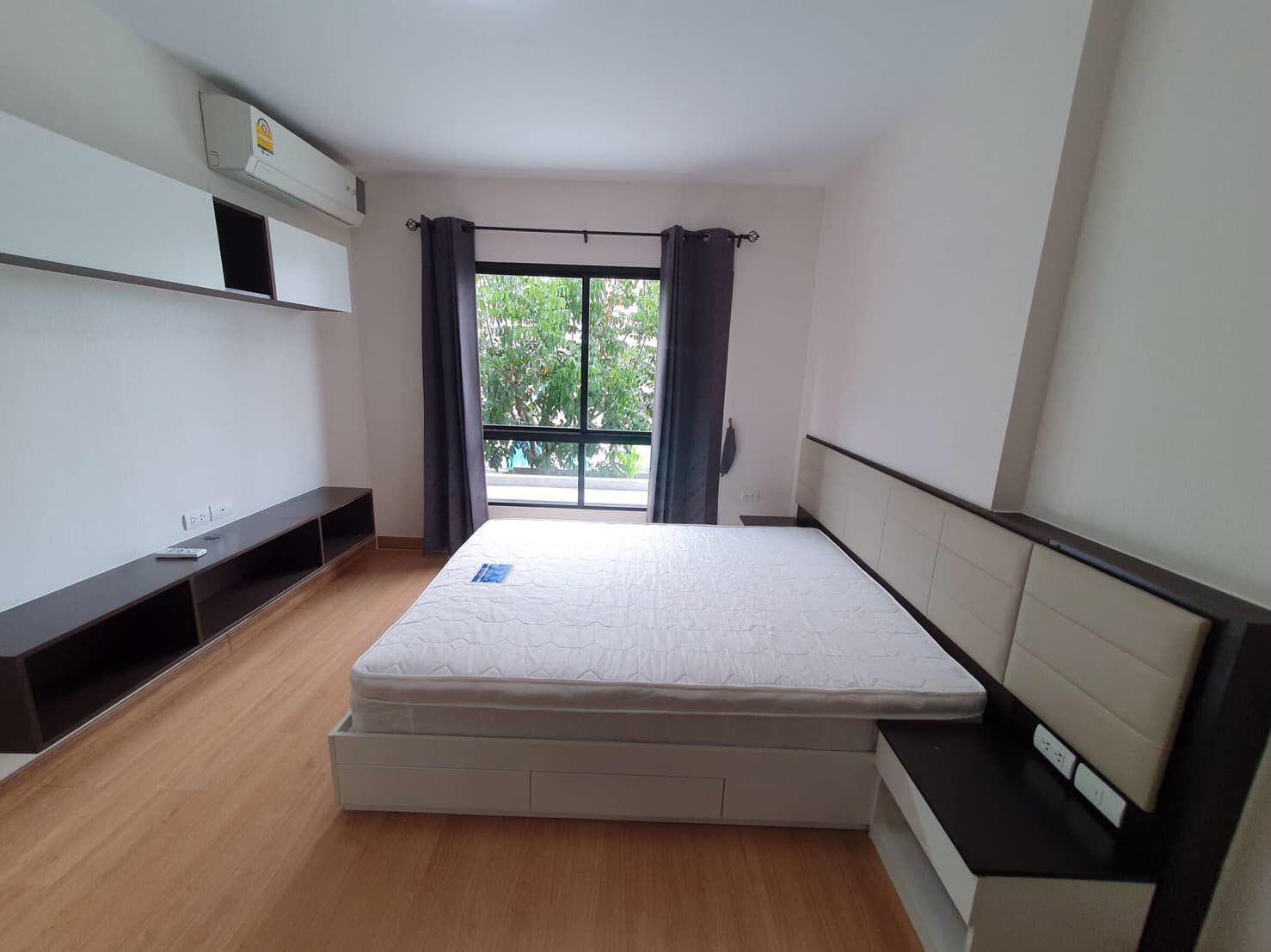 1 Bedroom Condo For Rent In Bang Lamphu Lang, Bangkok
