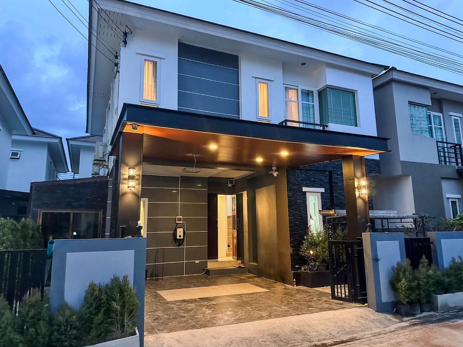4 Bedroom House For Rent In Nong Pla Lai, Chon Buri