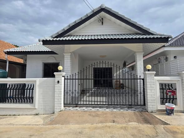 2 Bedroom House For Rent In Nong Prue, Chon Buri