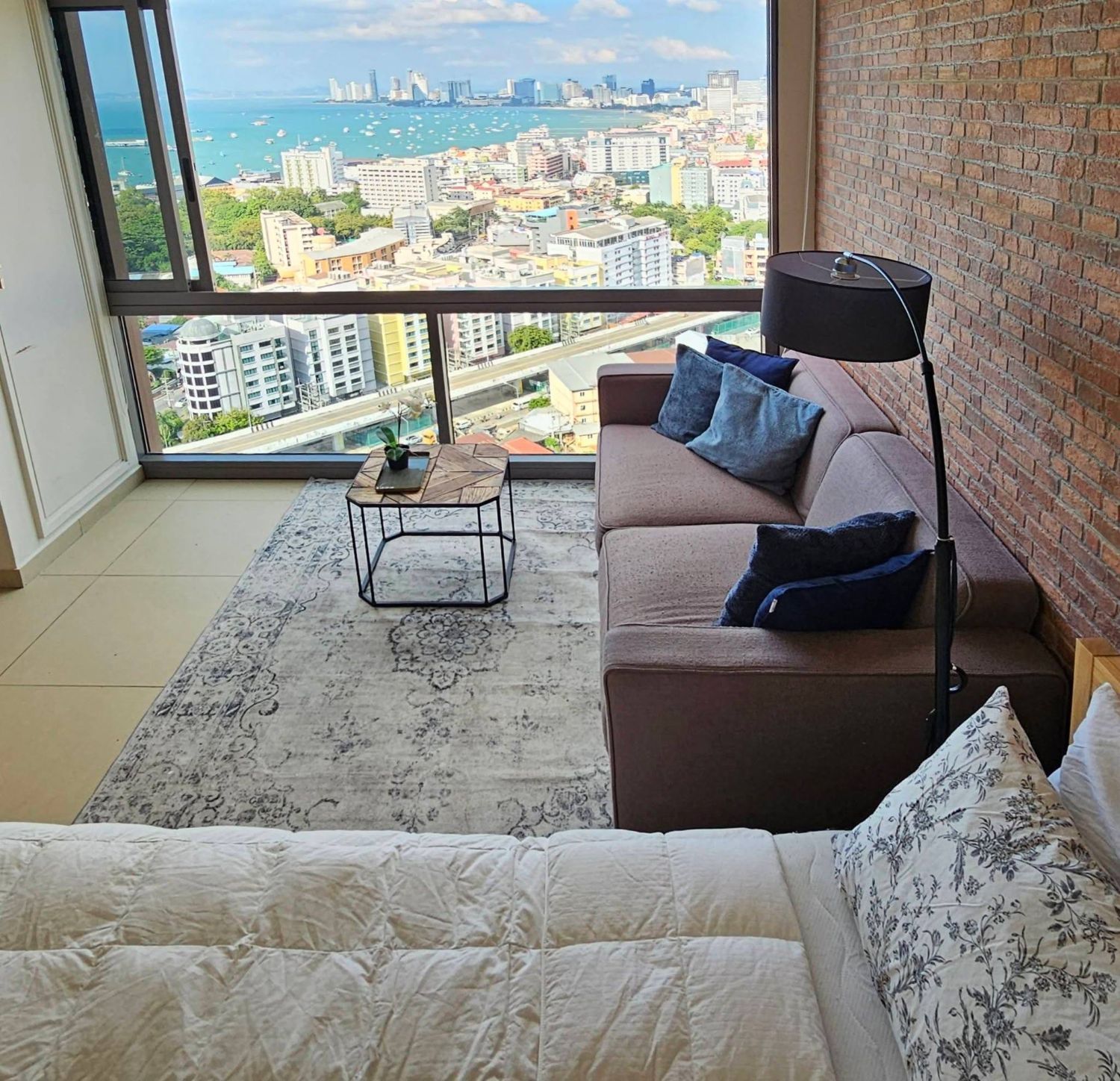 Studio Condo For Rent At Unixx South Pattaya