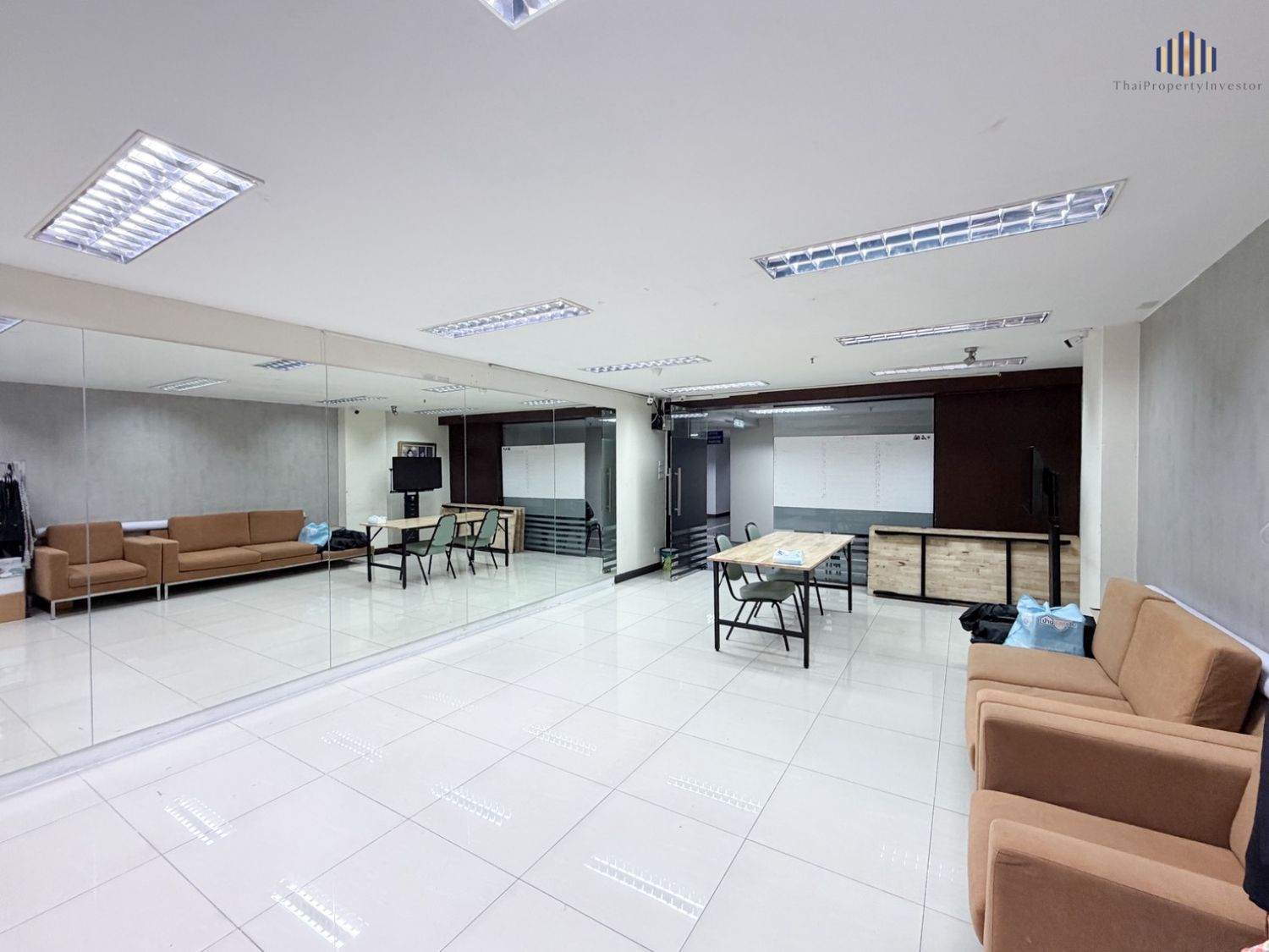 Office for sale In Modern Town Khlong Tan Nuea Bangkok