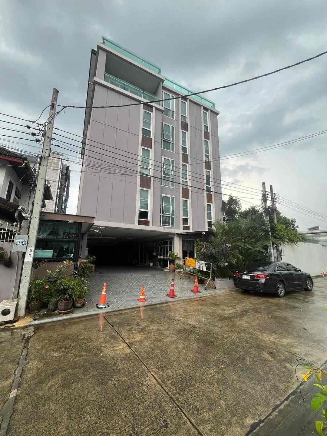 44 Bedrooms Apartment for sale In Phra Khanong Bangkok