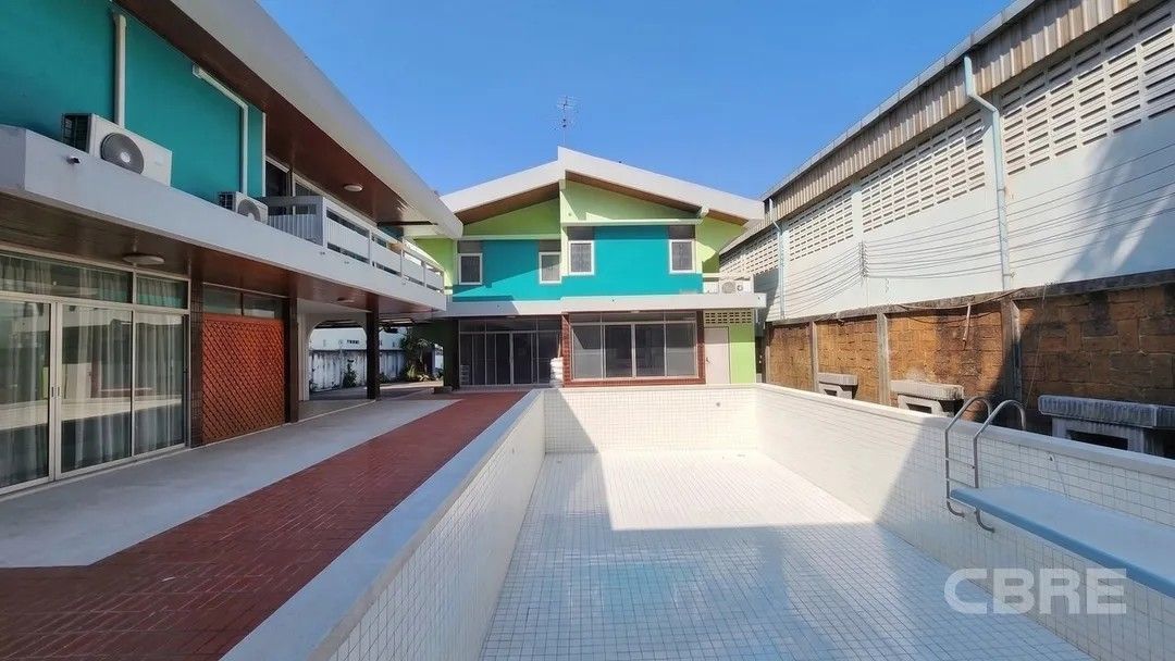 Shophouse for sale In Thanon Phaya Thai Bangkok