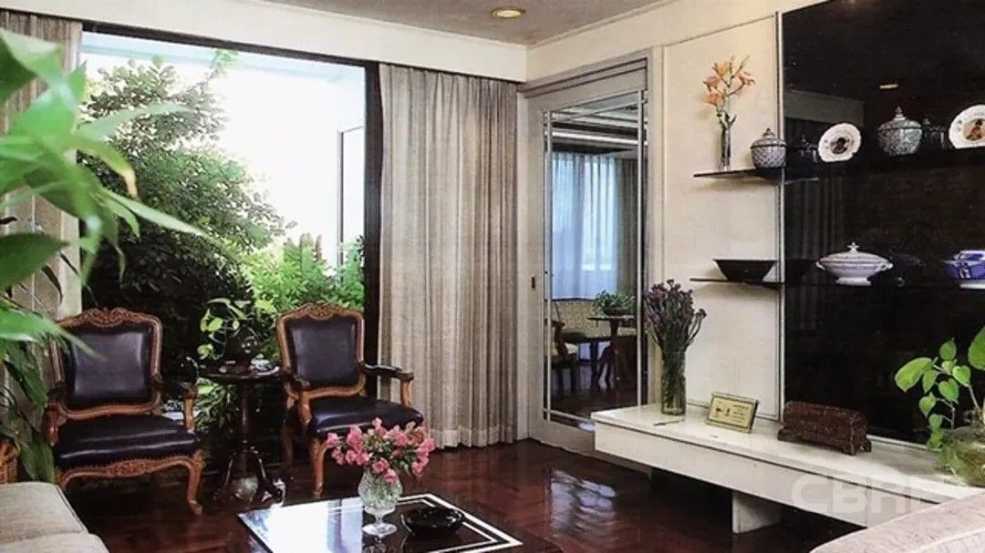 5 Bedrooms Condo for sale In Benjasri Condominium Thung Phaya Thai Bangkok