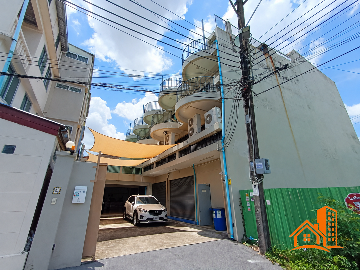 11 Bedrooms Shophouse for sale In Bang Chak Bangkok
