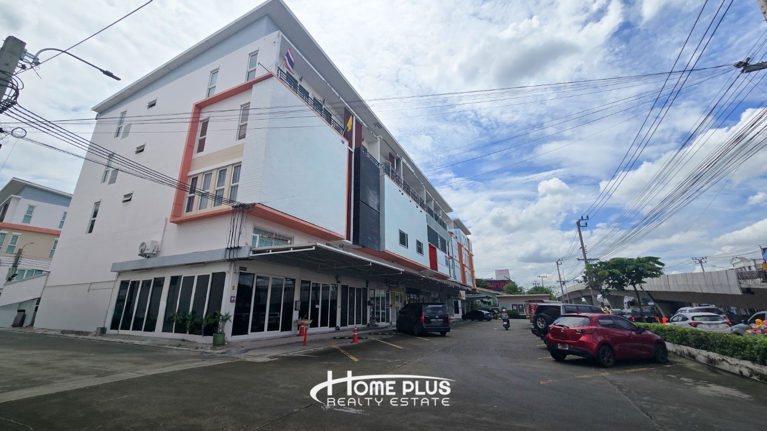 8 Bedrooms Shophouse for sale In Bang Chan Bangkok