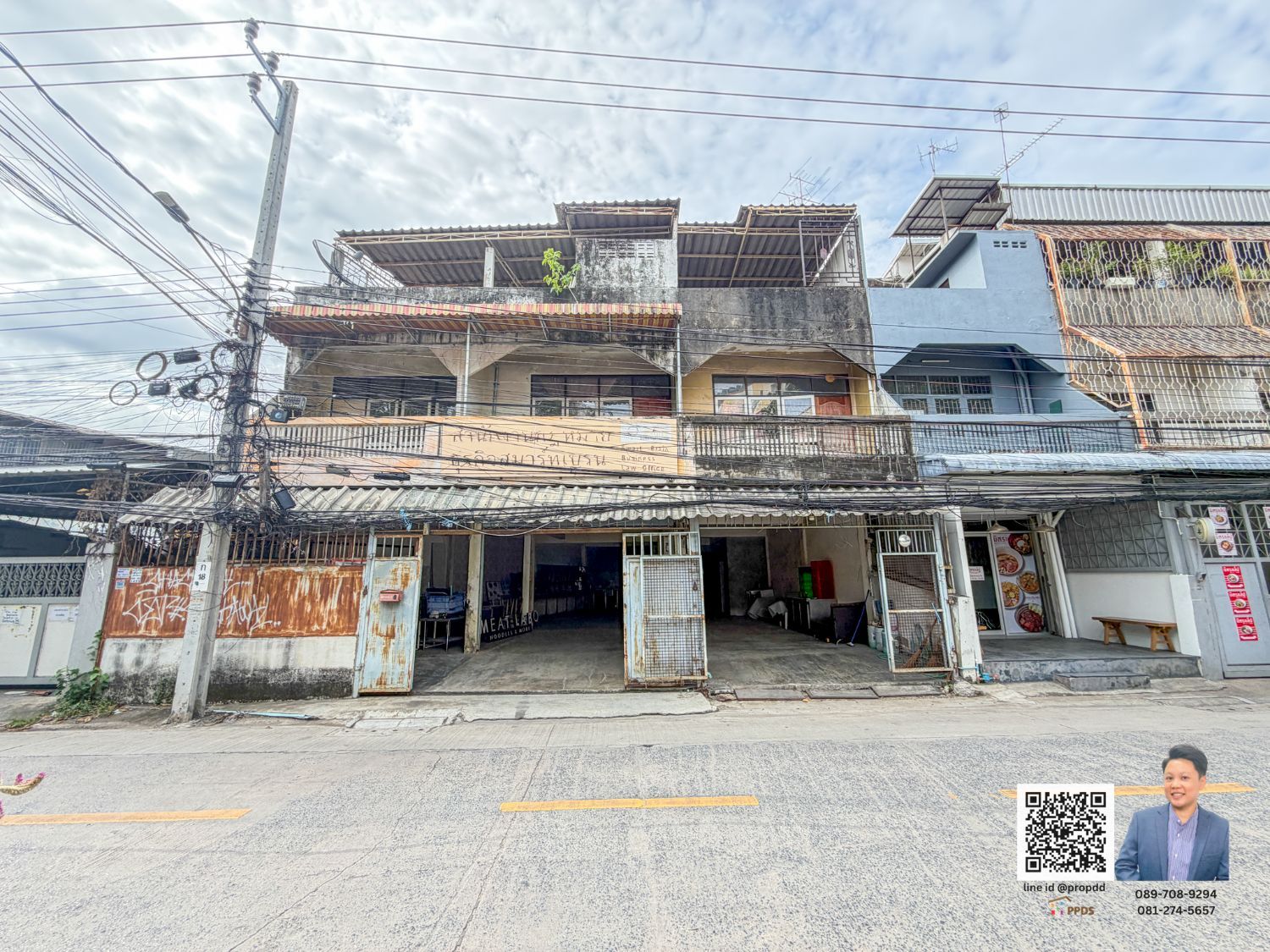 3 Bedrooms Shophouse for sale In Khlong Tan Bangkok