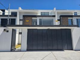 3 Bedroom House for sale in Cumbaya, Pichincha, Cumbaya