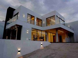 4 Bedroom House for sale in Cumbaya, Quito, Cumbaya