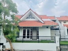 4 Bedroom House for sale in East Jawa, Lakarsantri, Surabaya, East Jawa