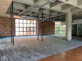 300 m² Office for rent in Parque de los Pies Descalzos, Medellín, Medellín