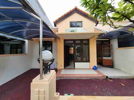 3 Kamar Rumah for rent in Lakarsantri, Surabaya, Lakarsantri