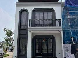 3 Bedroom House for sale in Wiyung, Surabaya, Wiyung