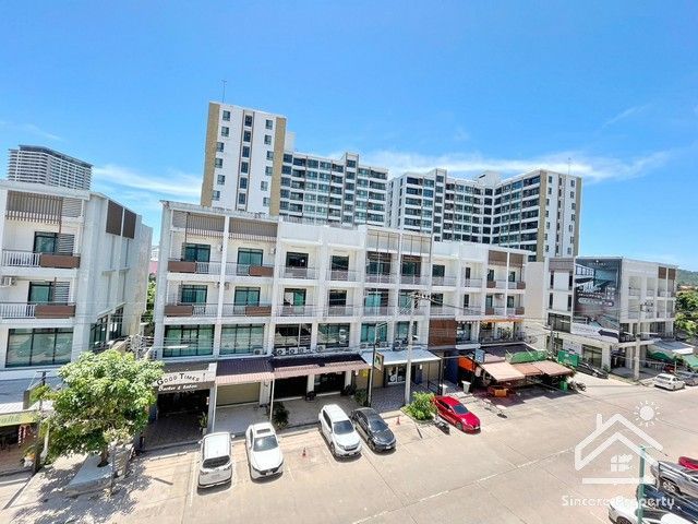 6 Bedroom Townhouse For Rent In Surasak, Chon Buri